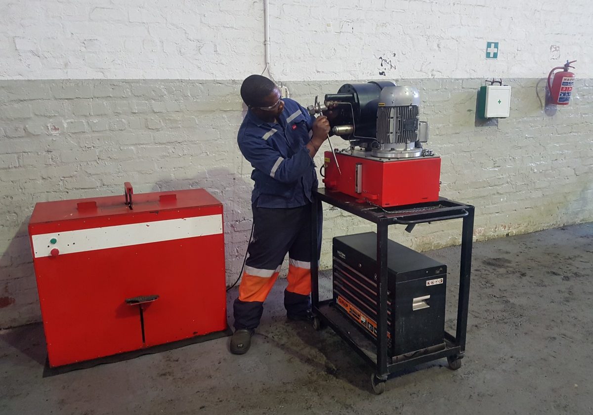 capecoastalhydraulics_replacing_hoses